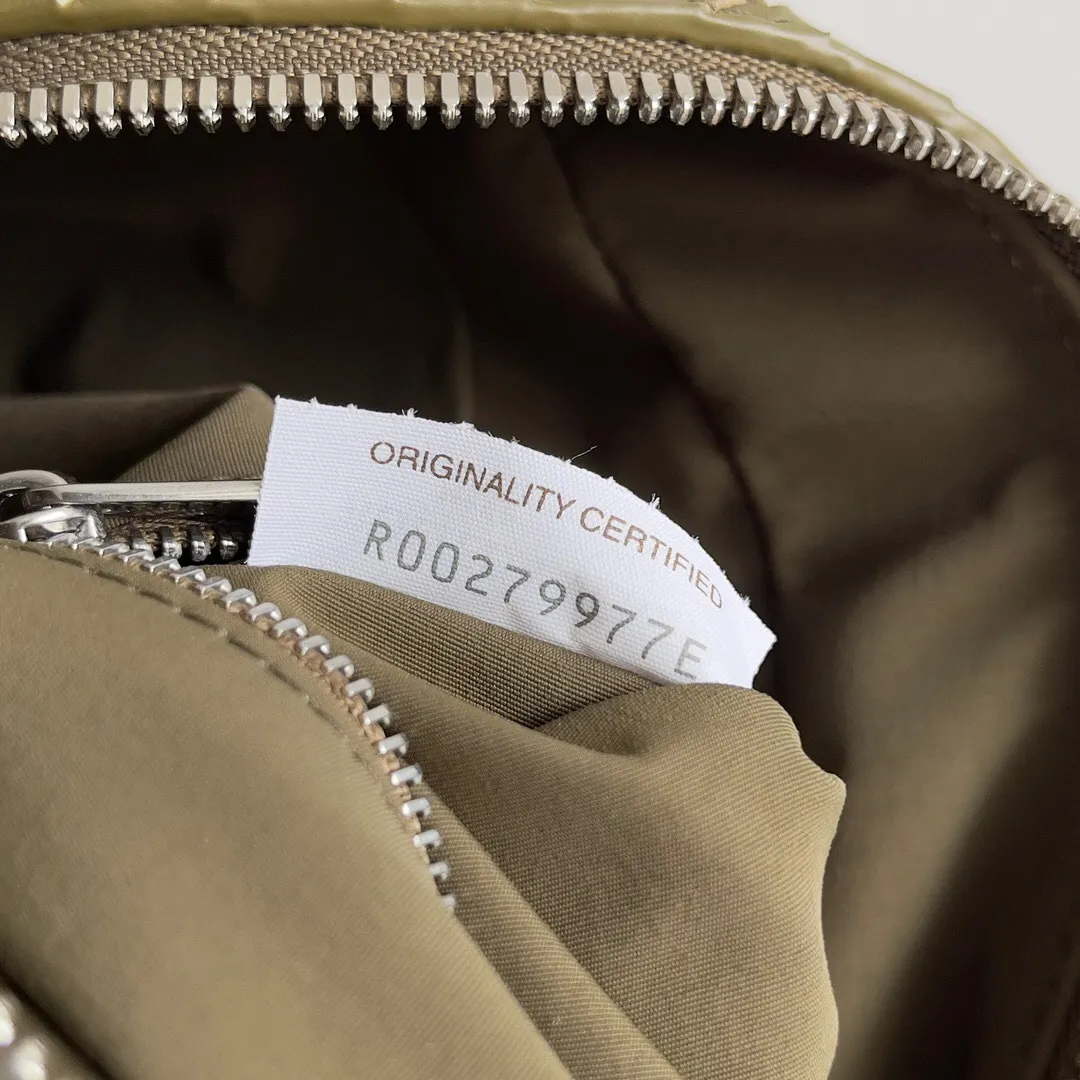 All categories 💚 Authentic bags 💚 BV 2025 new BV toiletry bag